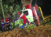 Truck Nyungsep, Towing Alat Berat yang Berujung Maut