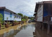 Hujan Deras Genangi Jalan Poros dan Kolong Rumah Warga di Kampung Punan Malinau