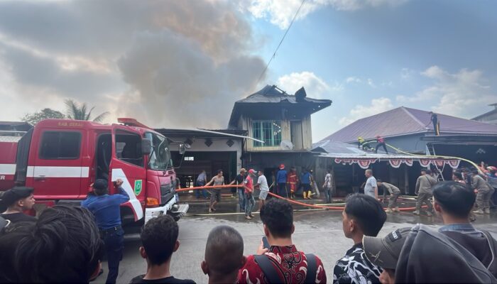 Si Jago Merah Ngamuk di Jalan Milono, Tiga Bangunan Ludes, 8 Jiwa Kehilangan Tempat Tinggal