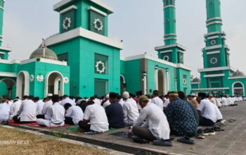 Harapan Lewat Doa, Ratusan Masyarakat Padati Masjid Agung Untuk Lakukan ini