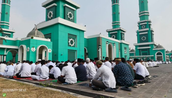 Harapan Lewat Doa, Ratusan Masyarakat Padati Masjid Agung Untuk Lakukan ini