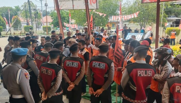 Tuntut Hak, Ratusan Pedemo Duduki Kantor Disnakertrans, ini Perkaranya